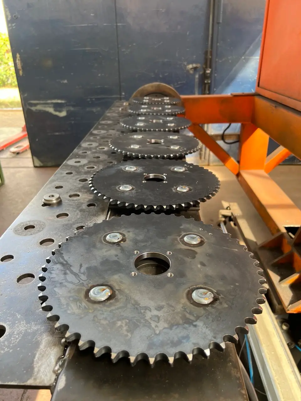 Dettaglio cordone di saldatura robotizzata su acciaio